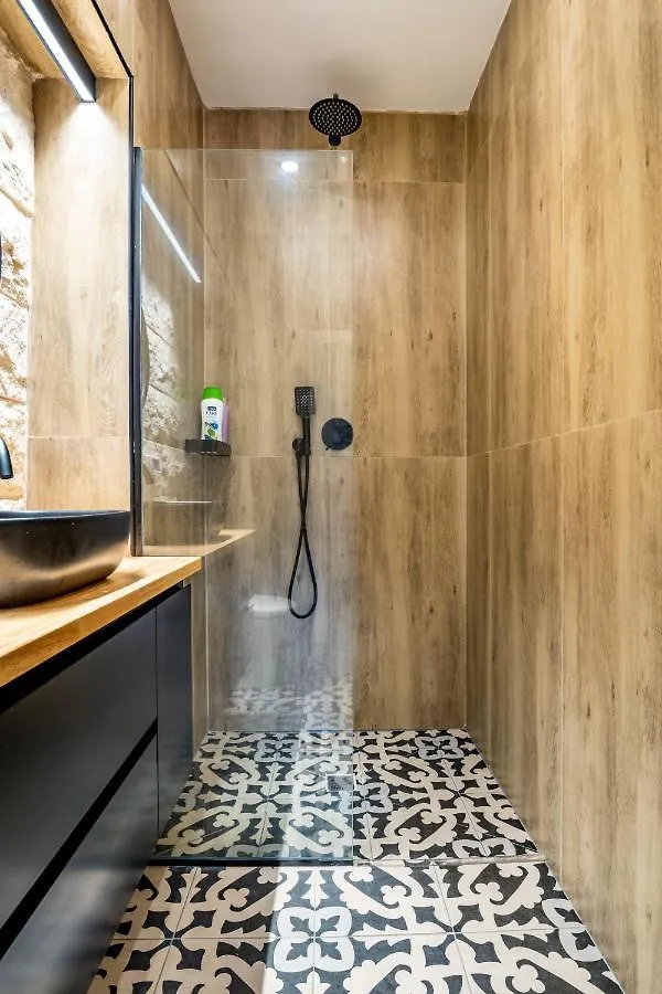 Romsuites - Lovely Jacuzzi Apartment, Centr City, German Colony Bahai Gardens 海法 公寓