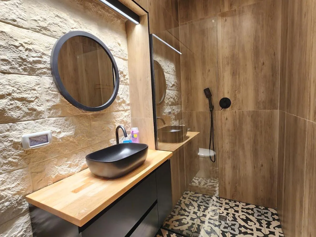 Romsuites - Lovely Jacuzzi Apartment, Centr City, German Colony Bahai Gardens 海法 以色列